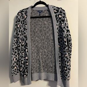 GAP gray leopard print cardigan-Small